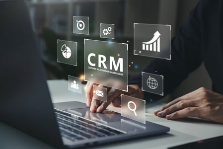 CRMのメリット3つ｜導入効果の実例と早急に活用すべき企業の特徴
